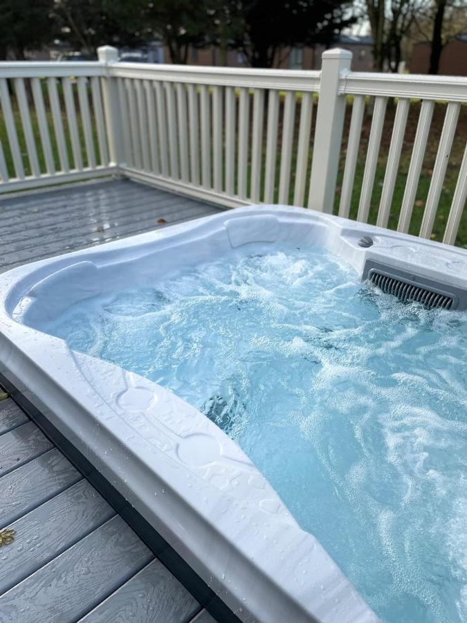 Dakota Lodge With Hot Tub York Buitenkant foto